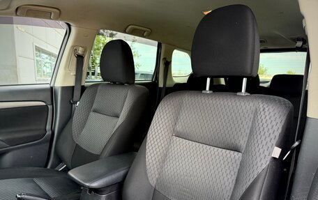 Mitsubishi Outlander III рестайлинг 3, 2014 год, 1 350 000 рублей, 25 фотография