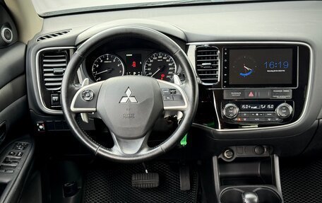 Mitsubishi Outlander III рестайлинг 3, 2014 год, 1 350 000 рублей, 23 фотография