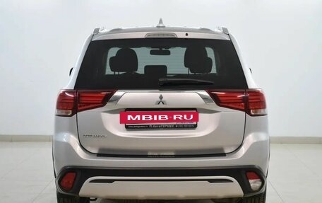 Mitsubishi Outlander III рестайлинг 3, 2020 год, 2 415 000 рублей, 3 фотография