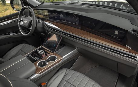 Cadillac Escalade V, 2025 год, 21 800 000 рублей, 19 фотография