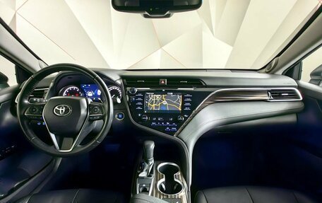 Toyota Camry, 2019 год, 2 850 000 рублей, 10 фотография