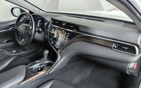 Toyota Camry, 2019 год, 2 850 000 рублей, 9 фотография