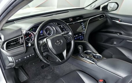 Toyota Camry, 2019 год, 2 850 000 рублей, 14 фотография