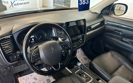 Mitsubishi Outlander III рестайлинг 3, 2017 год, 2 399 999 рублей, 11 фотография