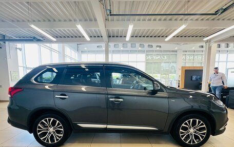 Mitsubishi Outlander III рестайлинг 3, 2017 год, 2 399 999 рублей, 7 фотография