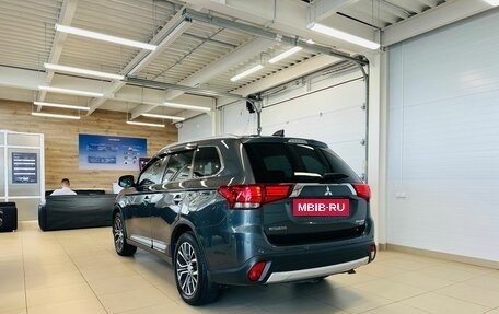 Mitsubishi Outlander III рестайлинг 3, 2017 год, 2 399 999 рублей, 4 фотография