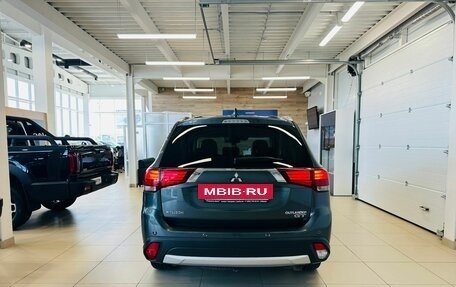 Mitsubishi Outlander III рестайлинг 3, 2017 год, 2 399 999 рублей, 5 фотография