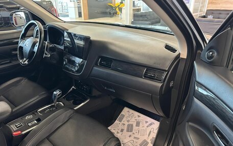 Mitsubishi Outlander III рестайлинг 3, 2017 год, 2 399 999 рублей, 12 фотография