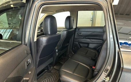 Mitsubishi Outlander III рестайлинг 3, 2017 год, 2 399 999 рублей, 17 фотография