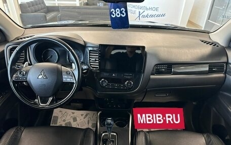 Mitsubishi Outlander III рестайлинг 3, 2017 год, 2 399 999 рублей, 16 фотография