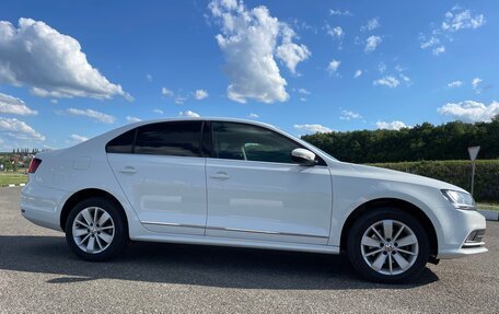 Volkswagen Jetta VI, 2017 год, 1 370 000 рублей, 2 фотография