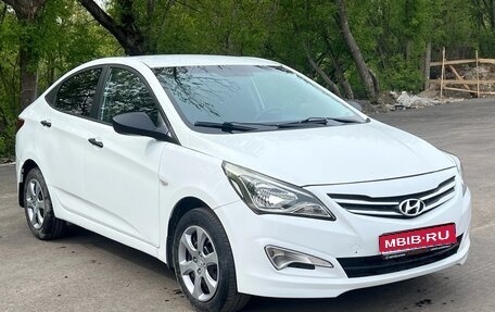 Hyundai Solaris II рестайлинг, 2015 год, 800 000 рублей, 1 фотография