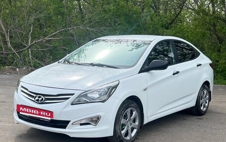 Hyundai Solaris II рестайлинг, 2015 год, 800 000 рублей, 3 фотография