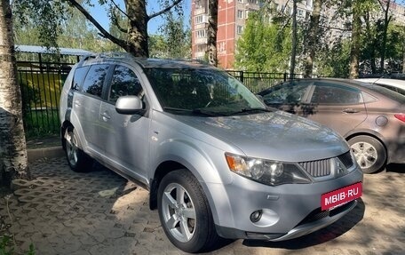 Mitsubishi Outlander III рестайлинг 3, 2008 год, 985 000 рублей, 2 фотография