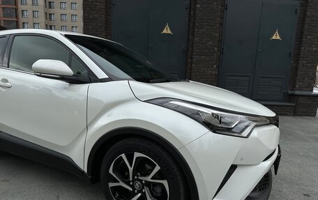 Toyota C-HR I рестайлинг, 2019 год, 1 800 000 рублей, 15 фотография