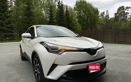 Toyota C-HR I рестайлинг, 2019 год, 1 800 000 рублей, 9 фотография
