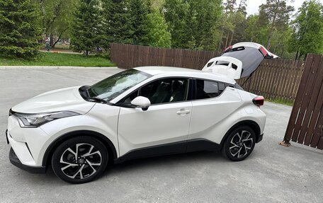 Toyota C-HR I рестайлинг, 2019 год, 1 800 000 рублей, 17 фотография
