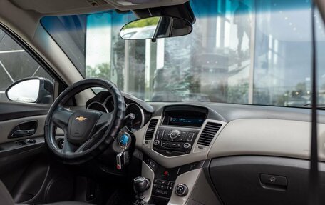 Chevrolet Cruze II, 2010 год, 650 000 рублей, 10 фотография