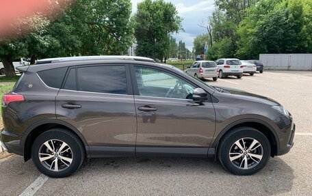 Toyota RAV4, 2018 год, 2 400 000 рублей, 4 фотография