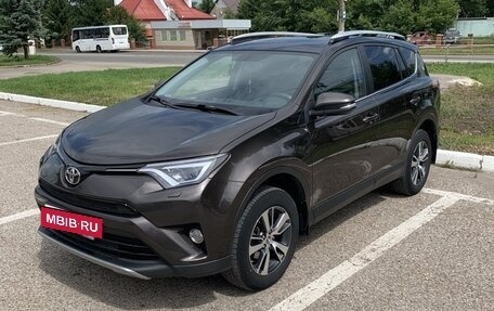 Toyota RAV4, 2018 год, 2 400 000 рублей, 2 фотография
