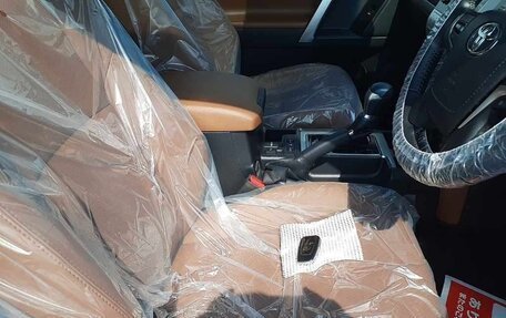 Toyota Land Cruiser Prado 150 рестайлинг 2, 2021 год, 4 159 030 рублей, 6 фотография