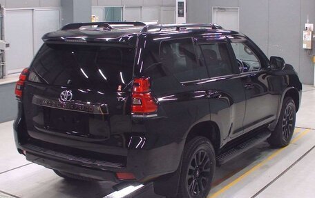 Toyota Land Cruiser Prado 150 рестайлинг 2, 2021 год, 4 159 030 рублей, 2 фотография