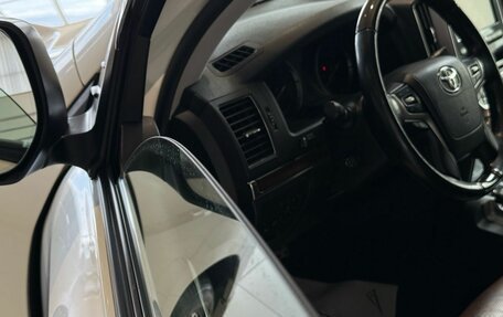Toyota Land Cruiser 200, 2016 год, 5 968 000 рублей, 9 фотография