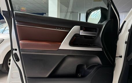 Toyota Land Cruiser 200, 2016 год, 5 968 000 рублей, 15 фотография
