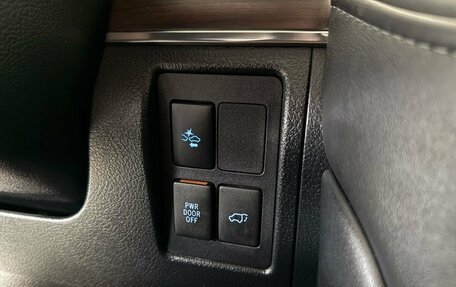 Toyota Land Cruiser 200, 2016 год, 5 968 000 рублей, 36 фотография