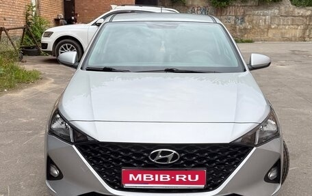 Hyundai Solaris II рестайлинг, 2021 год, 1 700 000 рублей, 1 фотография