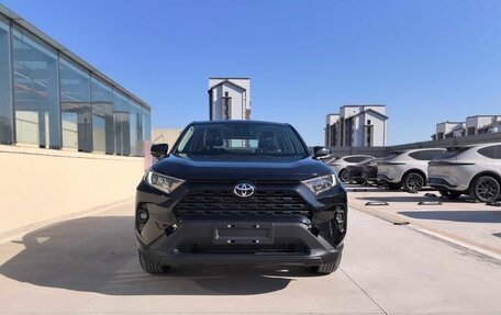 Toyota RAV4, 2025 год, 2 920 000 рублей, 2 фотография