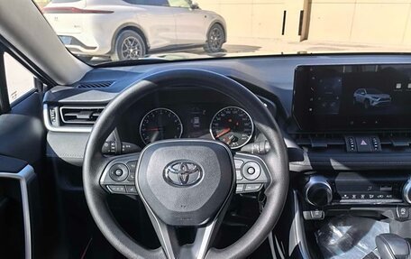 Toyota RAV4, 2025 год, 2 920 000 рублей, 8 фотография