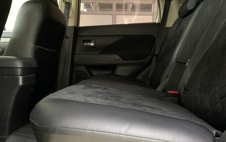 Mitsubishi Outlander III рестайлинг 3, 2013 год, 1 389 999 рублей, 11 фотография