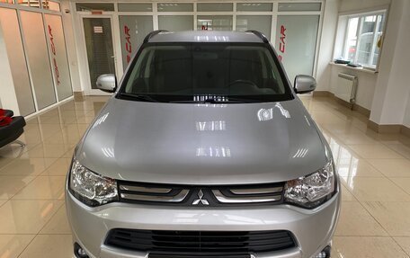 Mitsubishi Outlander III рестайлинг 3, 2013 год, 1 389 999 рублей, 3 фотография