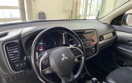 Mitsubishi Outlander III рестайлинг 3, 2013 год, 1 389 999 рублей, 14 фотография