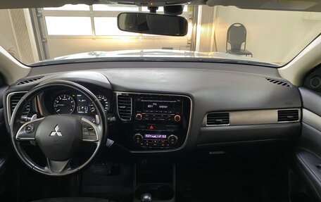 Mitsubishi Outlander III рестайлинг 3, 2013 год, 1 389 999 рублей, 20 фотография