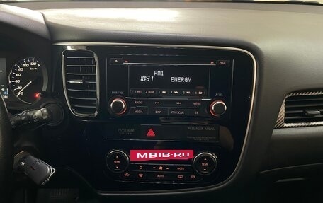 Mitsubishi Outlander III рестайлинг 3, 2013 год, 1 389 999 рублей, 22 фотография