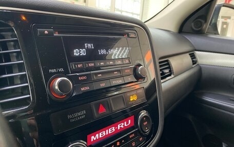 Mitsubishi Outlander III рестайлинг 3, 2013 год, 1 389 999 рублей, 19 фотография