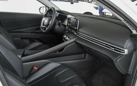 Hyundai Elantra, 2024 год, 2 990 000 рублей, 15 фотография