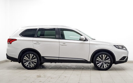 Mitsubishi Outlander III рестайлинг 3, 2021 год, 2 070 000 рублей, 4 фотография