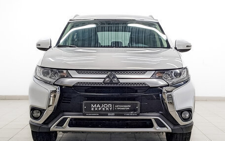 Mitsubishi Outlander III рестайлинг 3, 2021 год, 2 070 000 рублей, 2 фотография