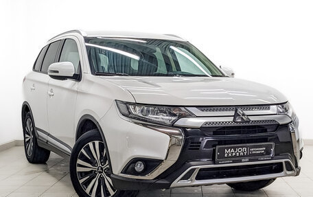 Mitsubishi Outlander III рестайлинг 3, 2021 год, 2 070 000 рублей, 3 фотография