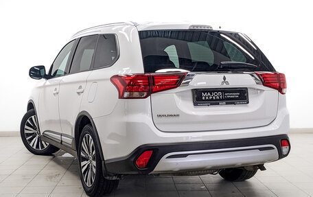 Mitsubishi Outlander III рестайлинг 3, 2021 год, 2 070 000 рублей, 7 фотография