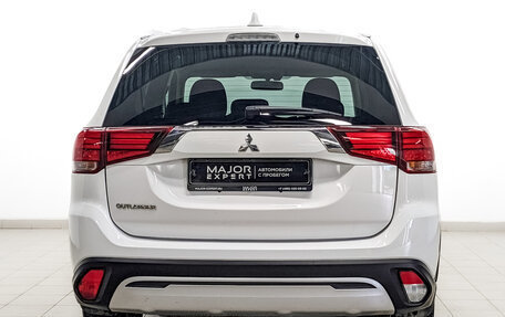 Mitsubishi Outlander III рестайлинг 3, 2021 год, 2 070 000 рублей, 6 фотография