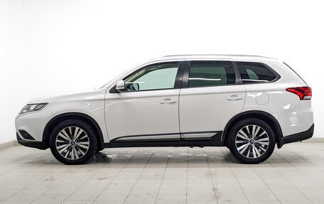 Mitsubishi Outlander III рестайлинг 3, 2021 год, 2 070 000 рублей, 8 фотография