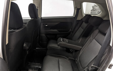 Mitsubishi Outlander III рестайлинг 3, 2021 год, 2 070 000 рублей, 18 фотография