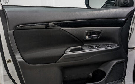 Mitsubishi Outlander III рестайлинг 3, 2021 год, 2 070 000 рублей, 19 фотография