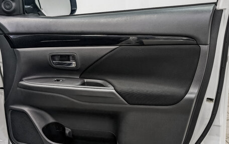 Mitsubishi Outlander III рестайлинг 3, 2021 год, 2 070 000 рублей, 23 фотография