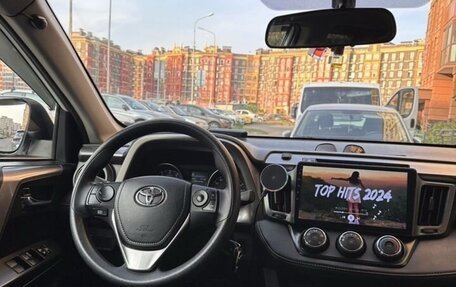 Toyota RAV4, 2016 год, 1 800 000 рублей, 10 фотография