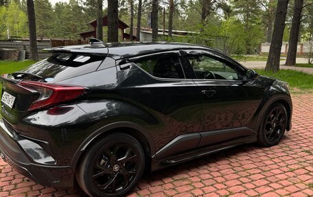 Toyota C-HR I рестайлинг, 2019 год, 2 200 000 рублей, 13 фотография